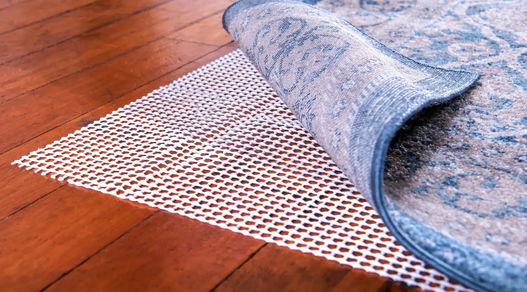 روش ‌های جلوگیری از سر خوردن فرش